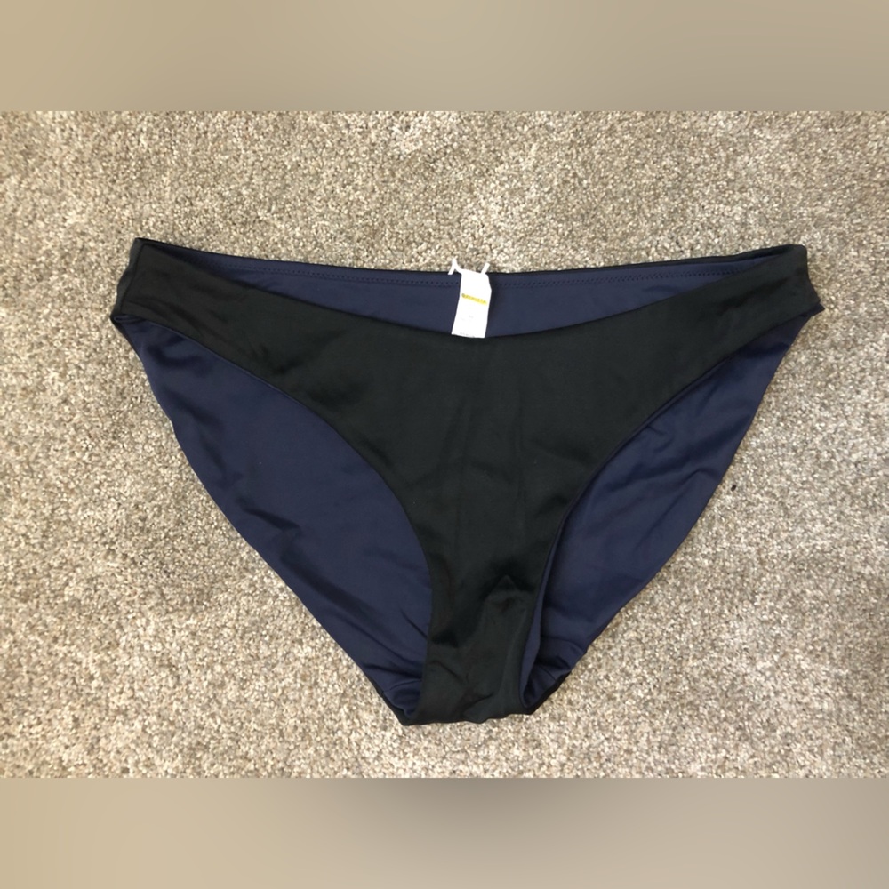 NWOT Athleta High Leg Reversible Bikini Bottom in Navy Blue and Black Sz Medium